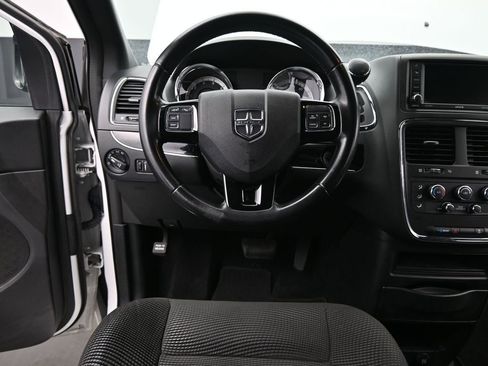 Used 2020 Dodge Grand Caravan SE image 27