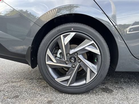 New 2026 Hyundai Elantra Limited FWD image 17
