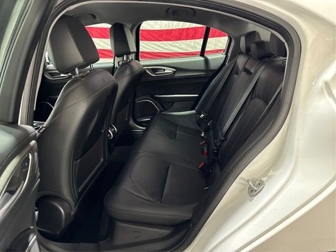 Used 2019 Alfa Romeo Giulia Ti RWD image 10