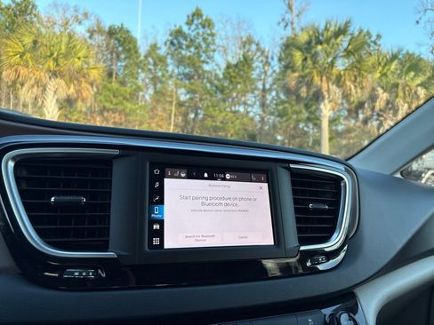 Used 2023 Chrysler Voyager LX image 18