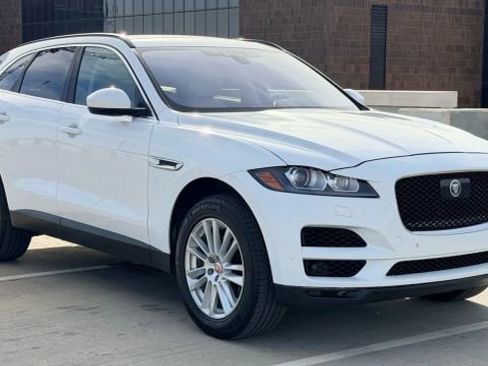 Used 2019 Jaguar F-PACE Prestige image 5