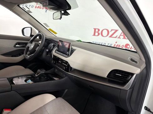 Used 2021 Nissan Rogue SV FWD image 17