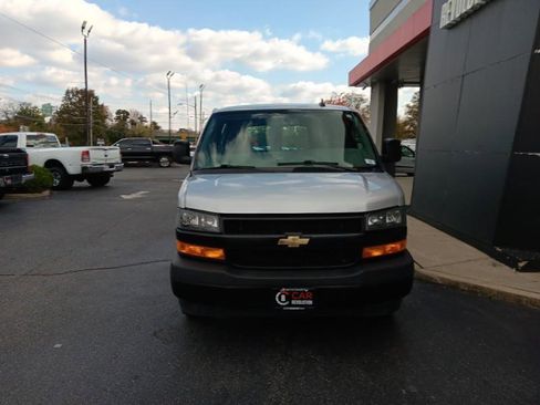 Used 2020 Chevrolet Express 3500 w/ Driver Convenience Package image 6