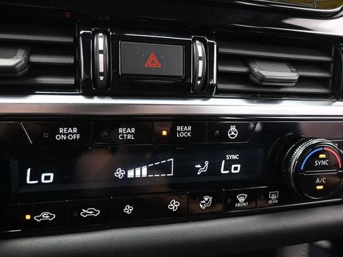Used 2023 Nissan Pathfinder SL w/ SL Premium Package AWD/4WD image 30