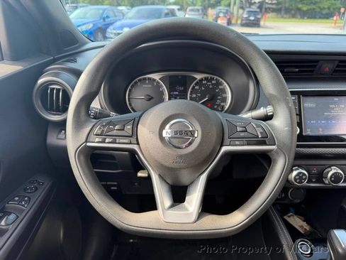 Used 2018 Nissan Kicks S FWD image 21