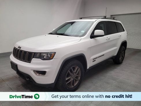 Used 2017 Jeep Grand Cherokee Laredo AWD/4WD image 1