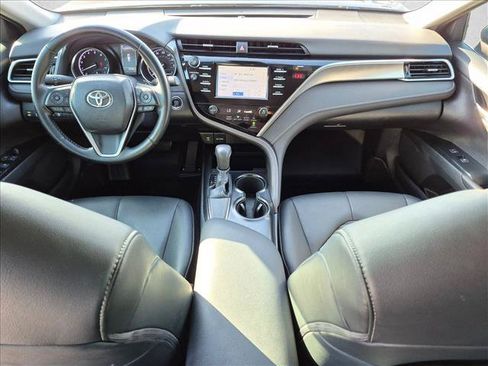 Used 2018 Toyota Camry SE w/ Convenience Package FWD image 18