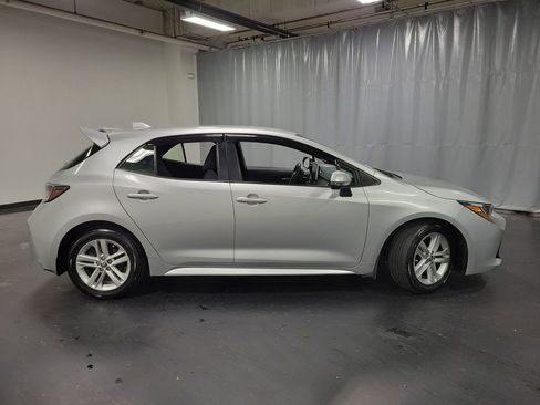 Used 2022 Toyota Corolla SE w/ SE Preferred Package FWD image 9