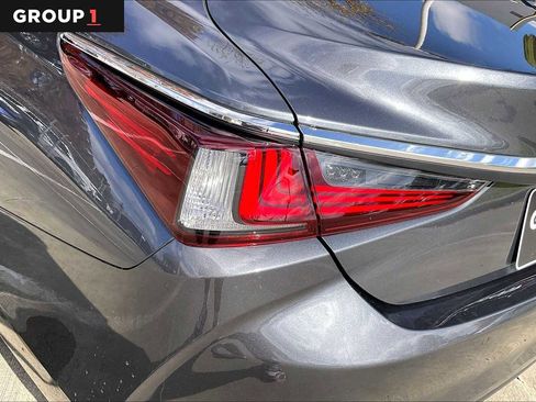 Used 2025 Lexus ES 350 w/ Premium Package image 25