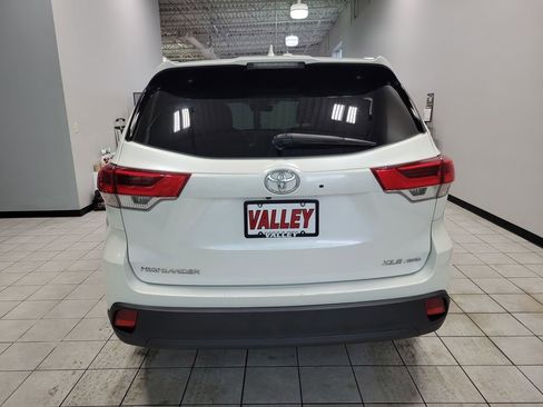 Used 2019 Toyota Highlander XLE image 5