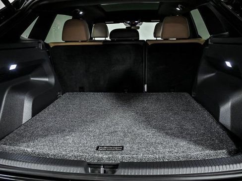 Certified 2025 Volkswagen Atlas Cross Sport SEL R-Line image 8