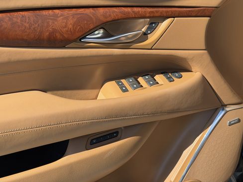 Used 2017 Cadillac Escalade ESV Platinum image 18