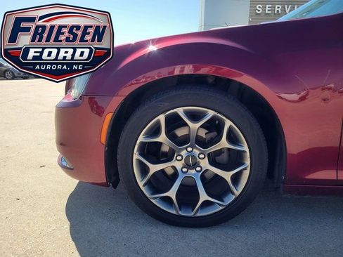 Used 2018 Chrysler 300 Touring w/ Sport Appearance Package RWD image 6