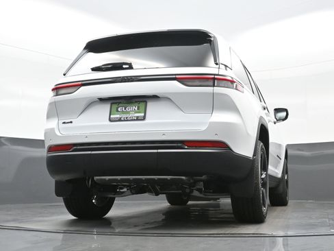 New 2025 Jeep Grand Cherokee Altitude AWD/4WD image 14