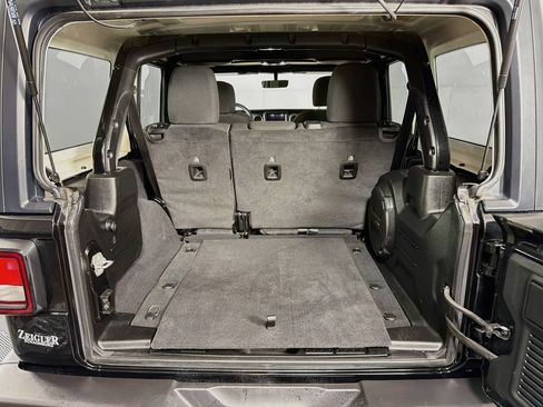Used 2023 Jeep Wrangler Unlimited Sahara AWD/4WD image 25