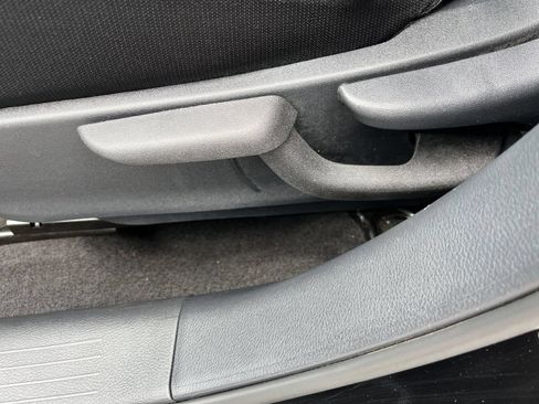 Used 2025 Nissan Versa SV FWD image 21