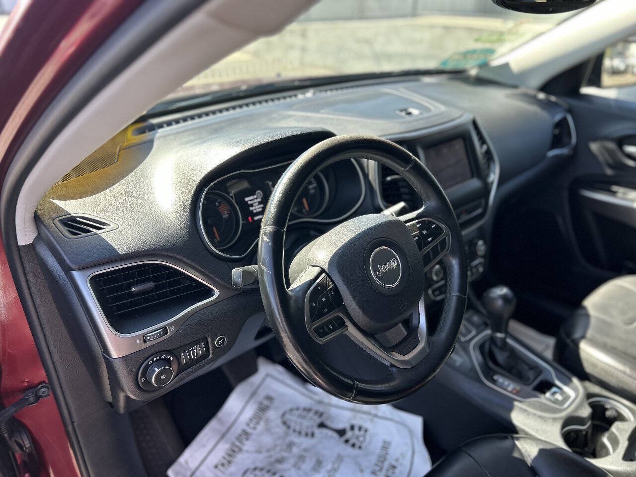 Used 2019 Jeep Cherokee Latitude Plus w/ Comfort/Convenience Group AWD/4WD image 9