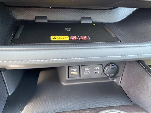 New 2026 Toyota Highlander Platinum AWD/4WD image 11