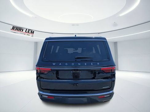 Used 2022 Jeep Wagoneer Series II RWD image 4