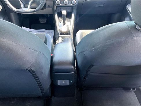 Used 2025 Nissan Versa SV FWD image 10