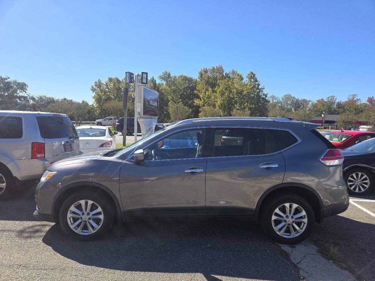 Used 2015 Nissan Rogue SV AWD/4WD image 11