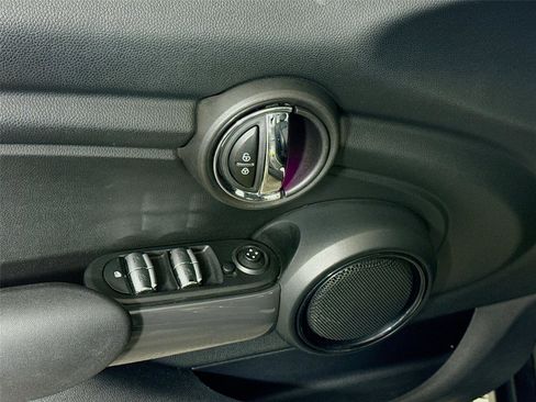 Used 2016 MINI Cooper 4-Door Hardtop image 10