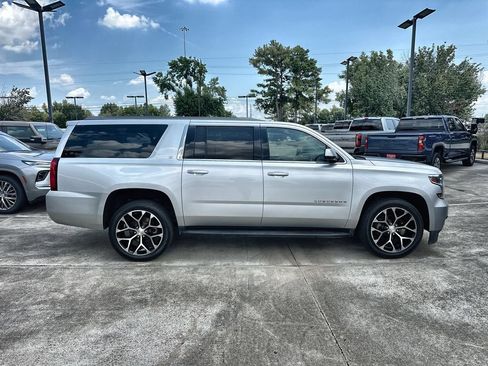 Used 2018 Chevrolet Suburban LT RWD image 10