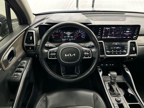 Used 2022 Kia Sorento EX w/ Panoramic Sunroof Package FWD image 22