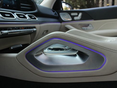 Used 2020 Mercedes-Benz GLE 350 4MATIC w/ Premium Package image 19