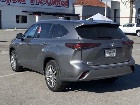 Used 2026 Toyota Highlander Platinum image 4