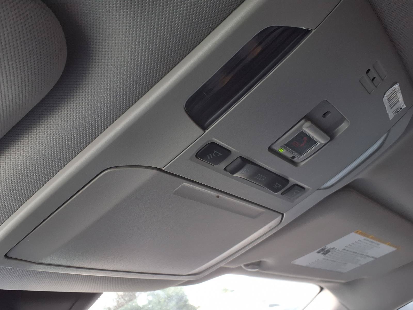 Used 2022 Toyota Highlander LE FWD image 16