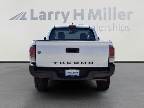 Used 2018 Toyota Tacoma SR RWD image 4