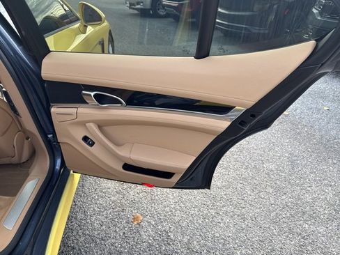 Used 2014 Porsche Panamera 4 image 25