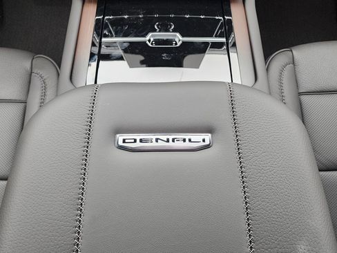 New 2026 GMC Yukon Denali w/ Denali Reserve Package AWD/4WD image 41