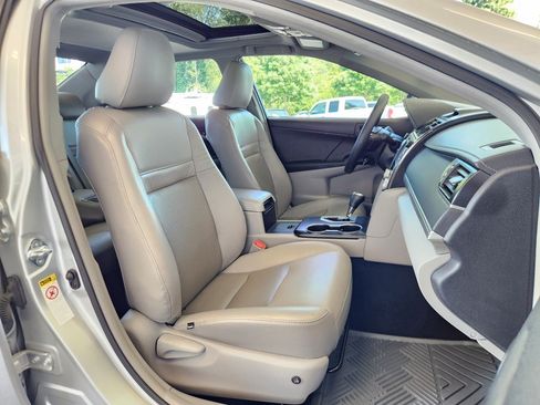 Used 2012 Toyota Camry LE FWD image 13
