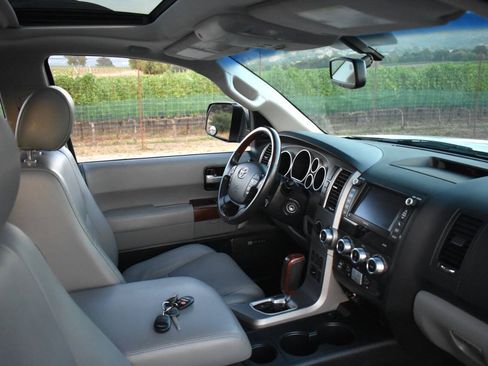 Used 2013 Toyota Sequoia Platinum AWD/4WD image 33
