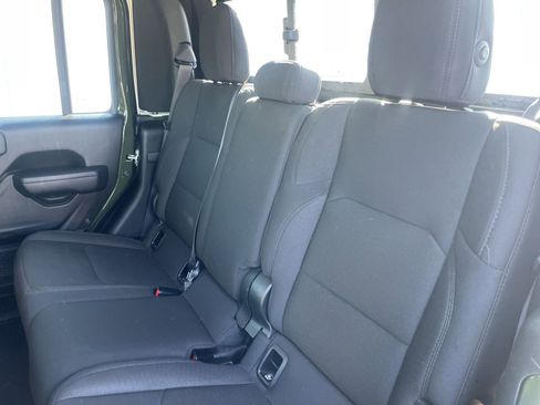 Used 2023 Jeep Gladiator Willys image 12
