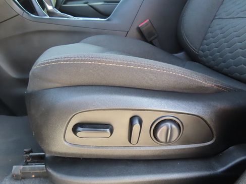Used 2020 Chevrolet Equinox LT FWD image 6