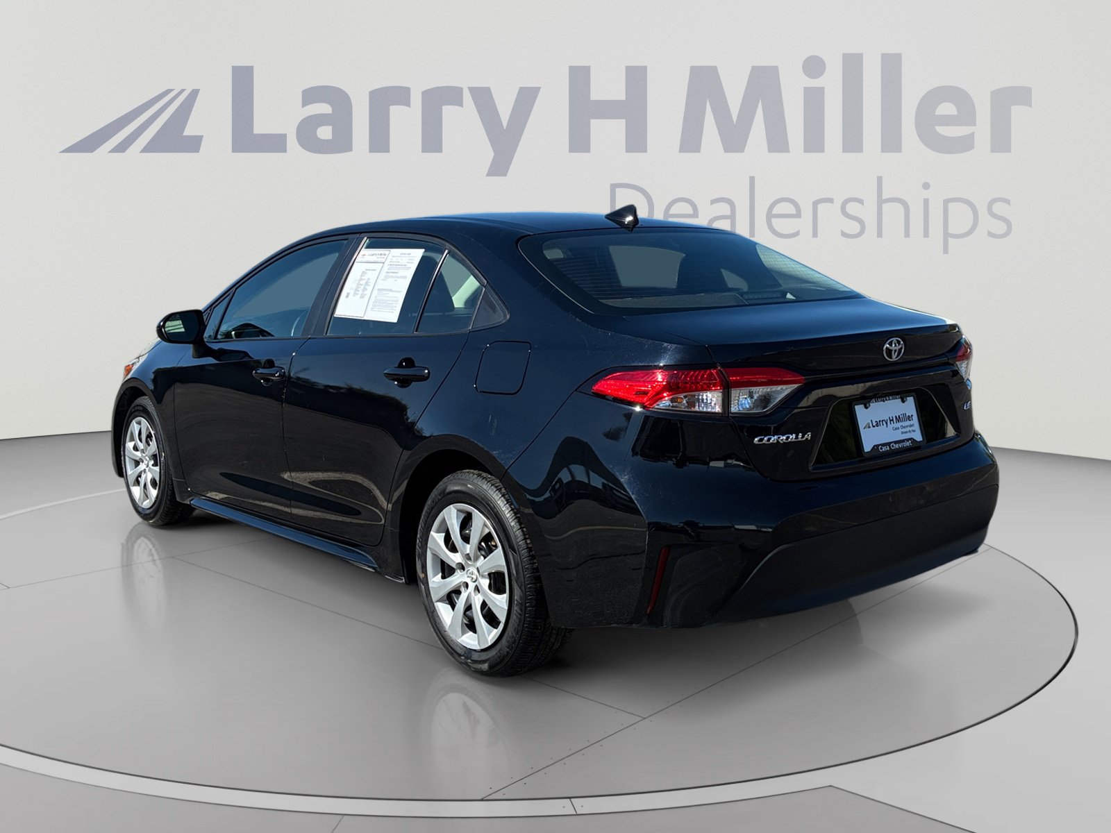Used 2025 Toyota Corolla LE FWD image 3