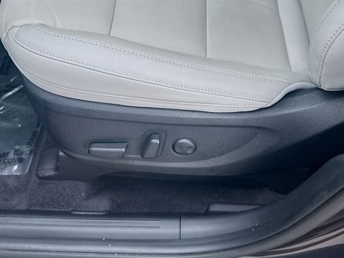 Used 2025 Kia Telluride EX w/ EX Captain's Chair Package FWD image 18