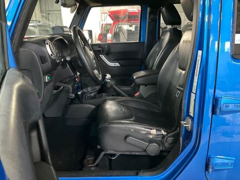 Used 2014 Jeep Wrangler Unlimited Sahara w/ Dual Top Group image 13