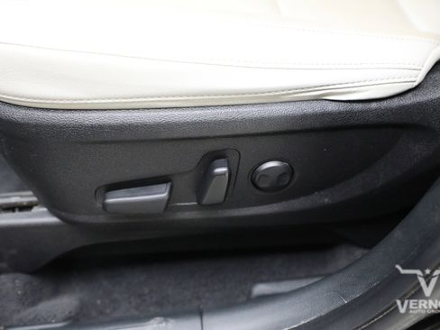 Used 2024 Kia Telluride EX w/ EX Captain's Chair Package FWD image 15