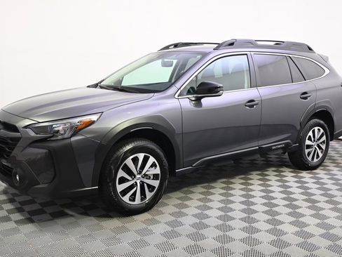 Used 2025 Subaru Outback Premium image 2