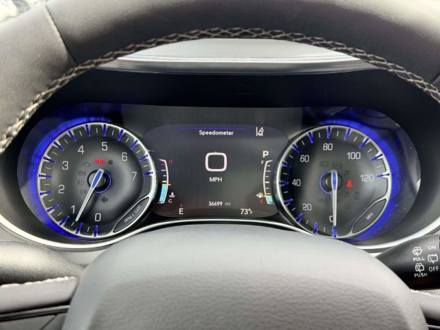 Used 2025 Chrysler Pacifica Limited FWD image 25