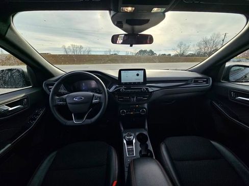 Used 2025 Ford Escape ST-Line image 12
