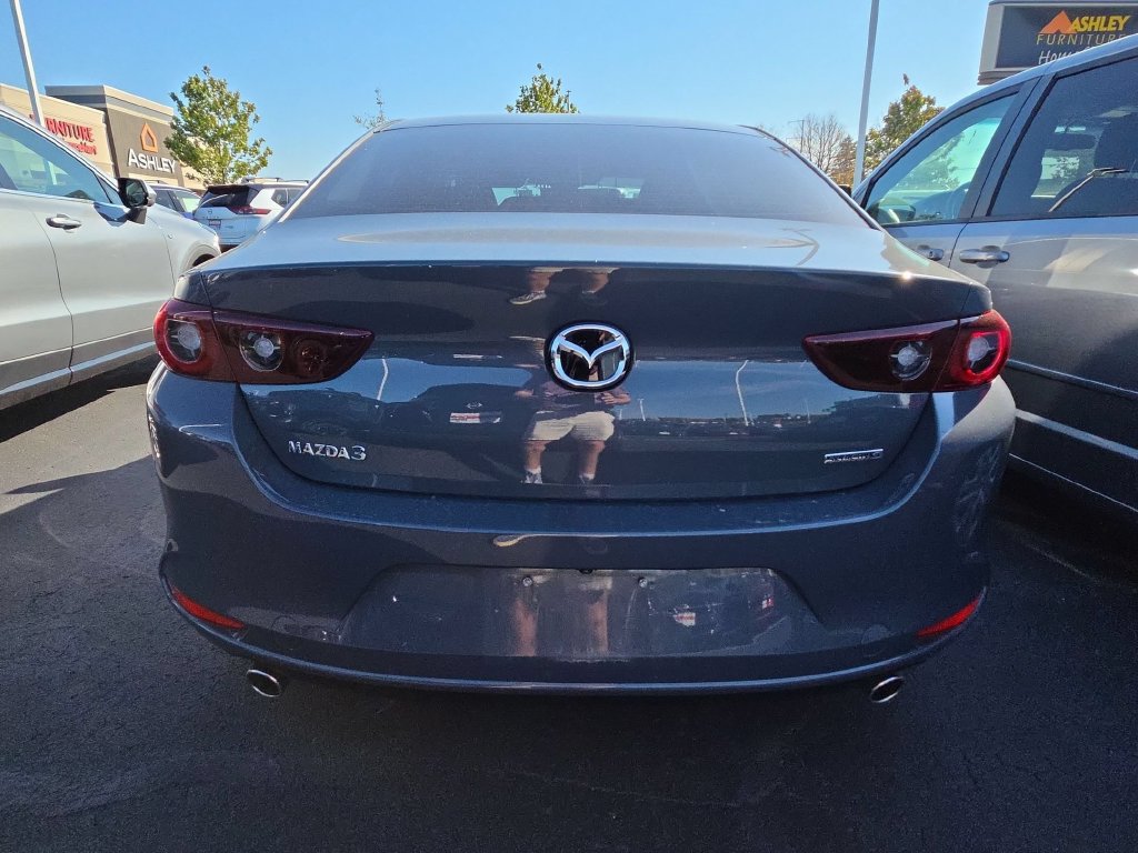 Used 2023 MAZDA MAZDA3 s FWD image 3