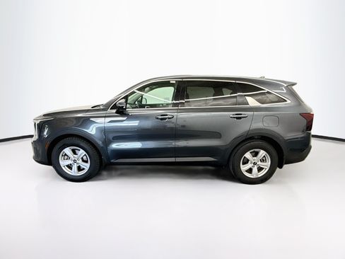 Used 2024 Kia Sorento LX FWD image 4