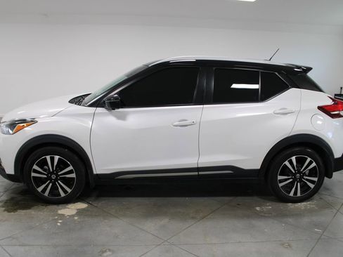 Used 2020 Nissan Kicks SR w/ SR Premium Package image 6