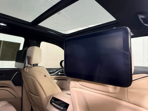 Used 2023 Cadillac Escalade Premium Luxury AWD/4WD image 26