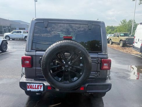 Used 2025 Jeep Wrangler Unlimited Sahara AWD/4WD image 5
